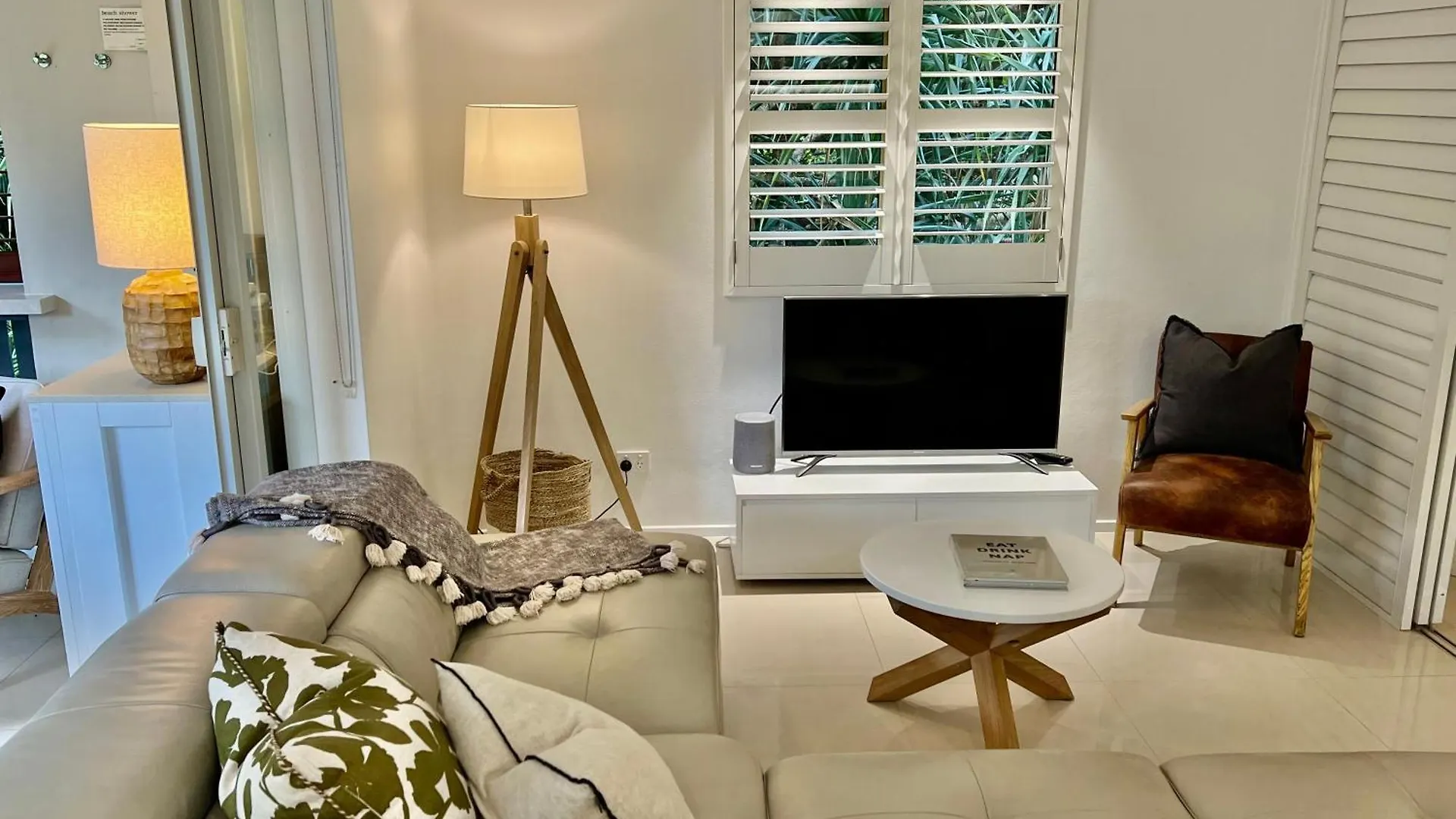 Noosa Beach Apartment On Hasting St French Quarter Resort.Noosa Heads